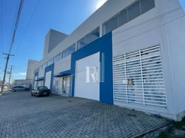Galpão / Barracão com 1800m², para alugar, no bairro Centro em Tijucas