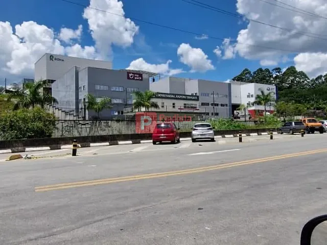 Galpão / Barracão com 1080m², para alugar, no bairro Centro em Vargem Grande Paulista