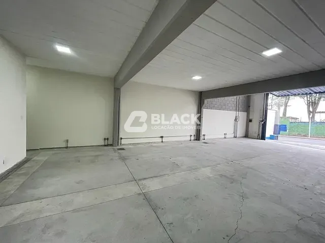 Galpão / Barracão à venda ou para alugar, no bairro Jardim Zulmira em Sorocaba