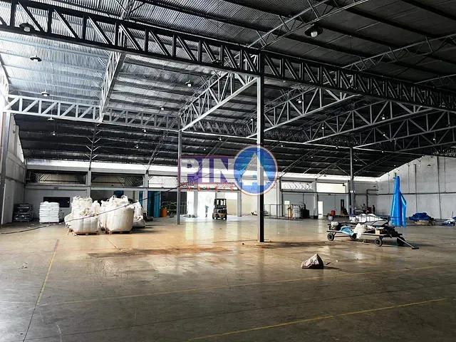 Galpão / Barracão com 4270m², para alugar, no bairro Feliz em Goiânia