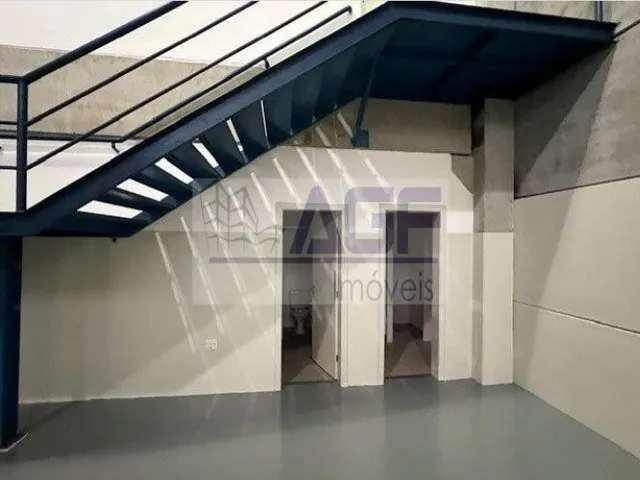 Galpão / Barracão com 211m², para alugar, no bairro Casa Grande em Diadema