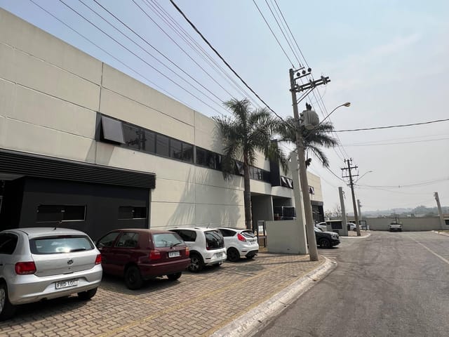 Galpão / Barracão com 1458m², à venda, no bairro Iporanga em Sorocaba