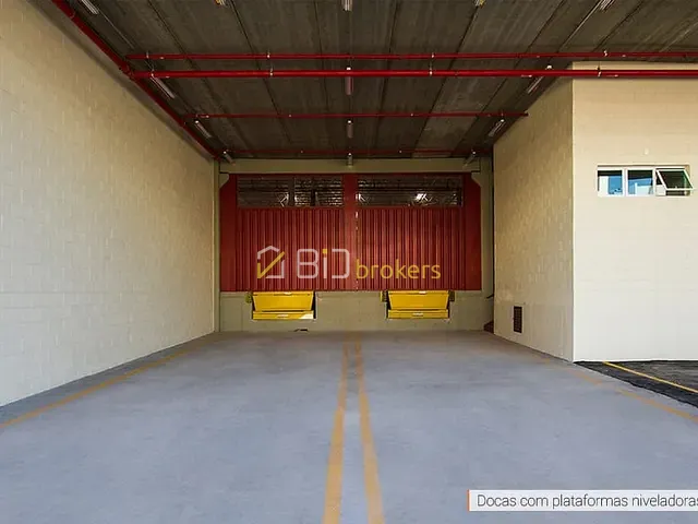 Galpão / Barracão para alugar, no bairro Água Espraiada em Embu das Artes
