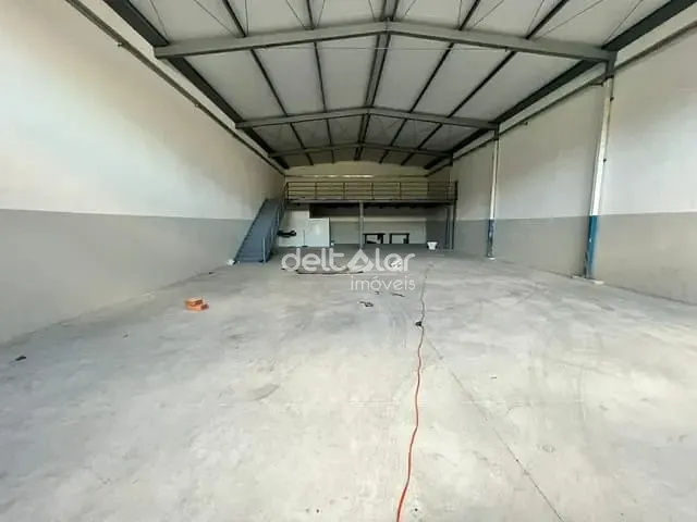 Galpão / Barracão com 380m², para alugar, no bairro Venda Nova em Belo Horizonte