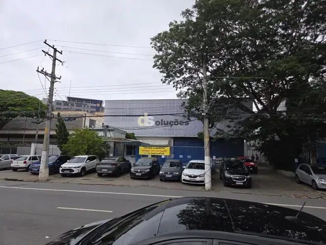 Galpão / Barracão com 2400m², à venda ou para alugar, no bairro Lapa de Baixo em São Paulo