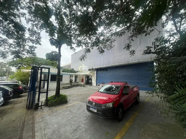 Galpão / Barracão com 2400m², à venda ou para alugar, no bairro Lapa de Baixo em São Paulo