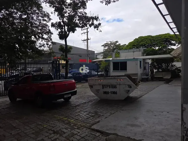 Galpão / Barracão com 2400m², à venda ou para alugar, no bairro Lapa de Baixo em São Paulo