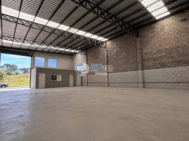 Galpão / Barracão com 300m², para alugar, no bairro Chácara Manella em Cambé