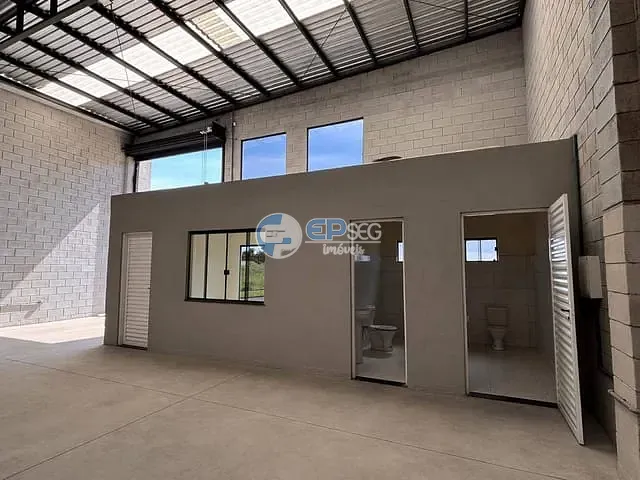 Galpão / Barracão com 300m², para alugar, no bairro Chácara Manella em Cambé