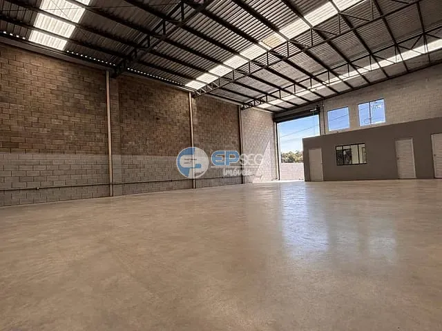 Galpão / Barracão com 300m², para alugar, no bairro Chácara Manella em Cambé
