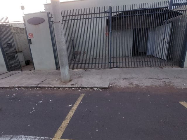 Foto do Galpão / Barracão - Salão comercial para locação no Parque Industrial com 6 banheiros e aproximadamente 500m². | IMOBILIARIA FIGUEIREDO