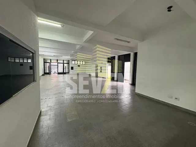 Galpão / Barracão com 300m², para alugar, no bairro Vila Mesquita em Bauru