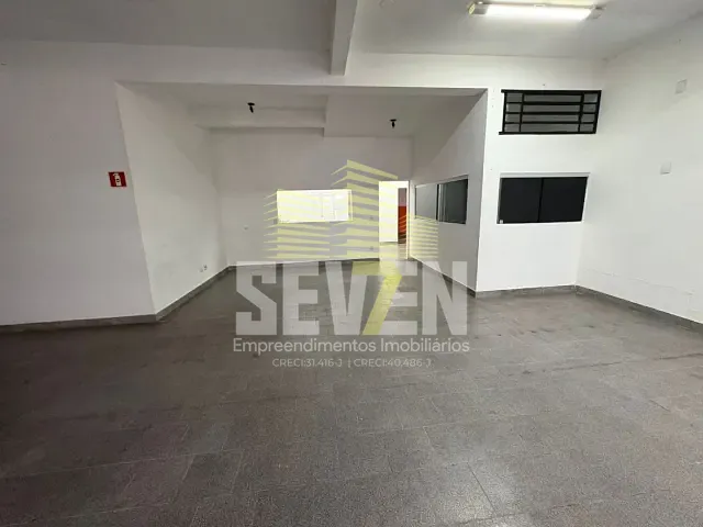 Galpão / Barracão com 300m², para alugar, no bairro Vila Mesquita em Bauru