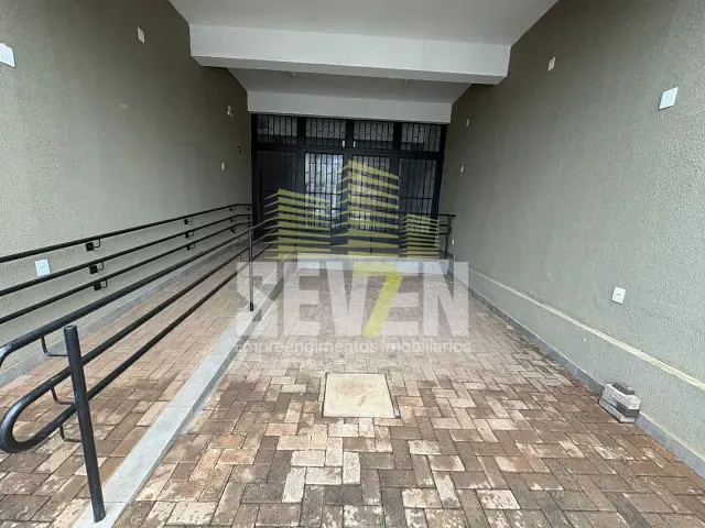 Galpão / Barracão com 300m², para alugar, no bairro Vila Mesquita em Bauru
