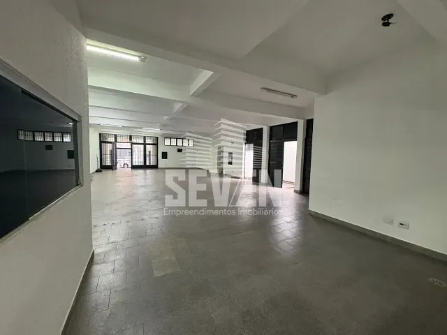Galpão / Barracão com 300m², para alugar, no bairro Vila Mesquita em Bauru