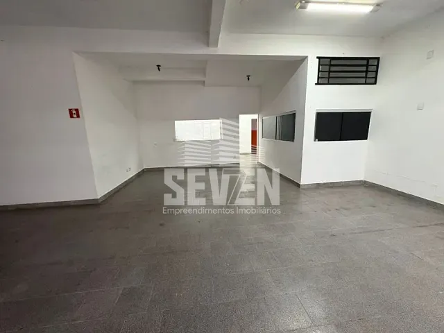 Galpão / Barracão com 300m², para alugar, no bairro Vila Mesquita em Bauru