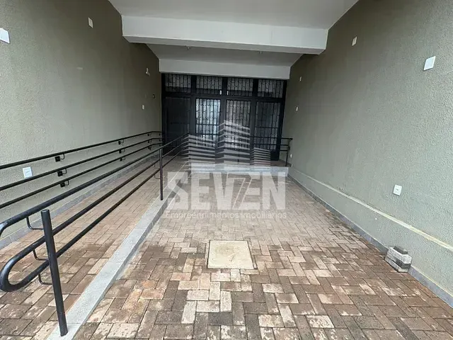 Galpão / Barracão com 300m², para alugar, no bairro Vila Mesquita em Bauru