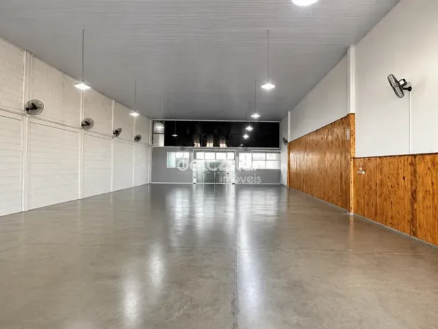 Galpão / Barracão com 360m², para alugar, no bairro Jardim Primavera em Ribeirão das Neves