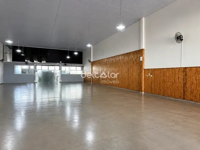 Galpão / Barracão com 360m², para alugar, no bairro Jardim Primavera em Ribeirão das Neves