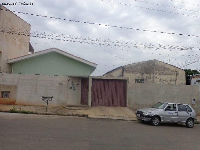 Foto do Galpão / Barracão - BARRACÃO COM EXCELENTE LOCALIZAÇÃO NO JARDIM AROEIRA, NA RUA DA RENOVADORA DE PNEUS DOIS IRMÃOS, PODE SER VENDIDO SOMENTE O MESMO PELO PREÇO DE 65.000,00 OU O BARRACÃO MAIS A CASA AO LADO POR 265.000,00 | Guaxupé Imóveis Ltda