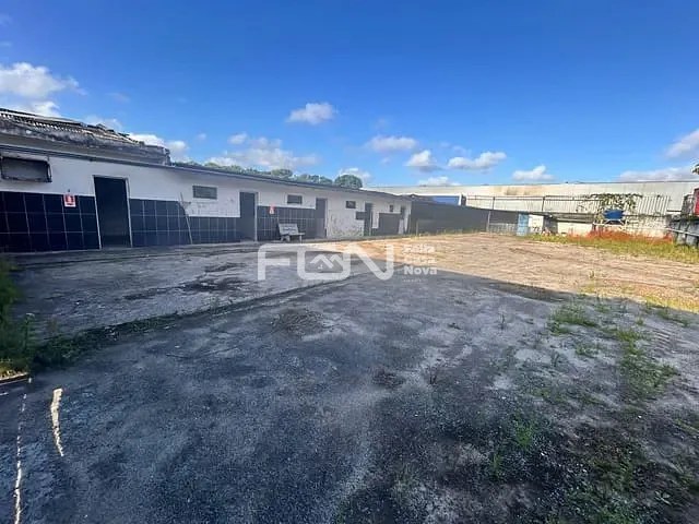 Galpão / Barracão com 1000m², para alugar, no bairro Pólo de Apoio em Camaçari
