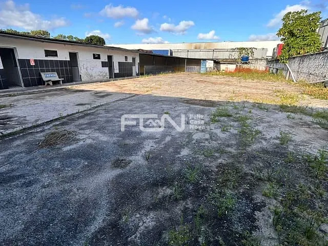 Galpão / Barracão com 1000m², para alugar, no bairro Pólo de Apoio em Camaçari