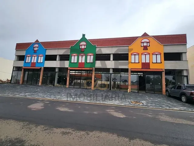 Galpão / Barracão com 892m², para alugar, no bairro Van Gogh em Holambra