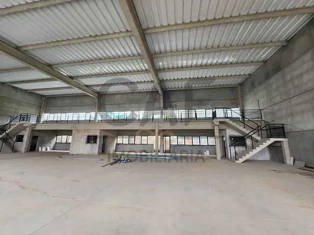 Galpão / Barracão com 892m², para alugar, no bairro Van Gogh em Holambra