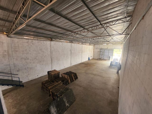 Foto do Galpão / Barracão - Galpão para Locação: 330m², Mezanino, 4 Vagas e Localização Privilegiada na Rodovia Sorocaba-Iperó | Plus Negócios Imobiliários