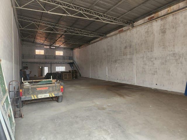 Foto do Galpão / Barracão - Galpão para Locação: 330m², Mezanino, 4 Vagas e Localização Privilegiada na Rodovia Sorocaba-Iperó | Plus Negócios Imobiliários
