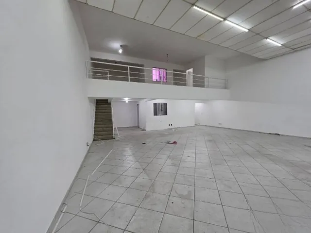 Galpão / Barracão para alugar, no bairro Vila Linda em Santo André