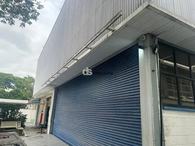 Galpão / Barracão à venda ou para alugar, no bairro Lapa de Baixo em São Paulo