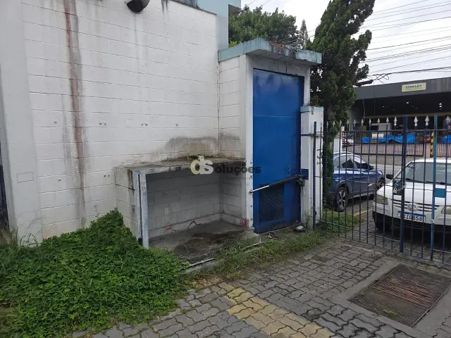 Galpão / Barracão à venda ou para alugar, no bairro Lapa de Baixo em São Paulo