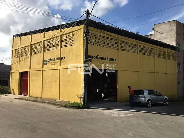 Galpão / Barracão à venda, no bairro Parque das Palmeiras em Camaçari