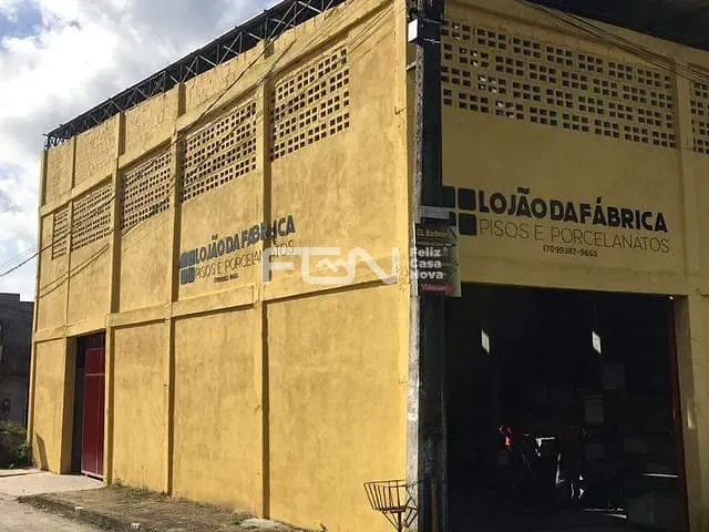 Galpão / Barracão à venda, no bairro Parque das Palmeiras em Camaçari