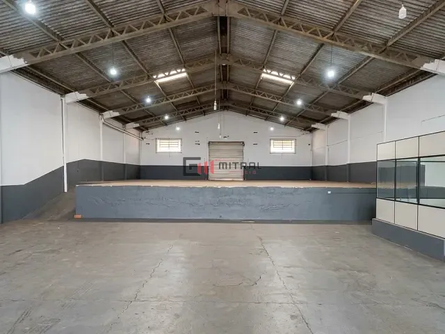 Galpão / Barracão com 945m², para alugar, no bairro Jardim Novo Sabará em Londrina