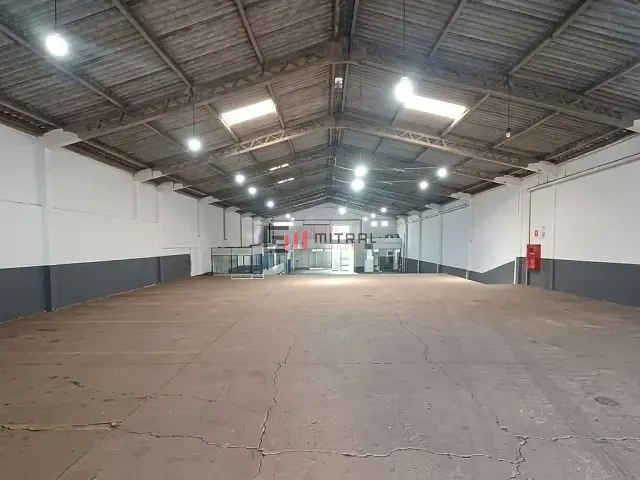 Galpão / Barracão com 945m², para alugar, no bairro Jardim Novo Sabará em Londrina
