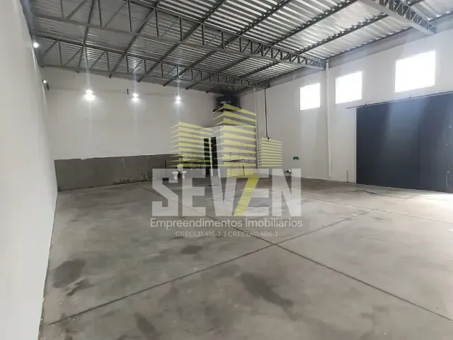 Galpão / Barracão com 140m², à venda, no bairro Jardim Mendonça em Bauru