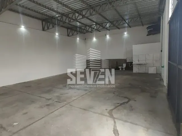 Galpão / Barracão com 140m², à venda, no bairro Jardim Mendonça em Bauru