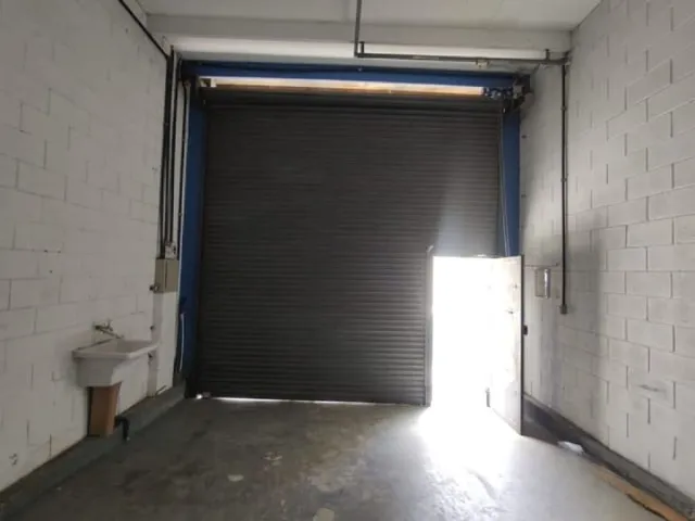 Galpão / Barracão com 220m², para alugar, no bairro Rudge Ramos em São Bernardo do Campo