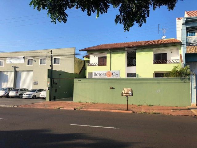 Galpão / Barracão com 490m² 5 quartos e 5 banheiros, à venda, no bairro Alpes em Londrina