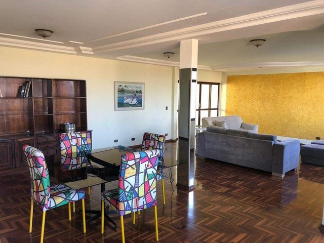 Galpão / Barracão com 490m² 5 quartos e 5 banheiros, à venda, no bairro Alpes em Londrina