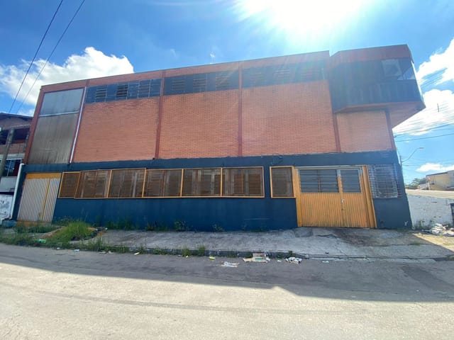 Galpão / Barracão à venda, no bairro Santa Fé em Caxias do Sul