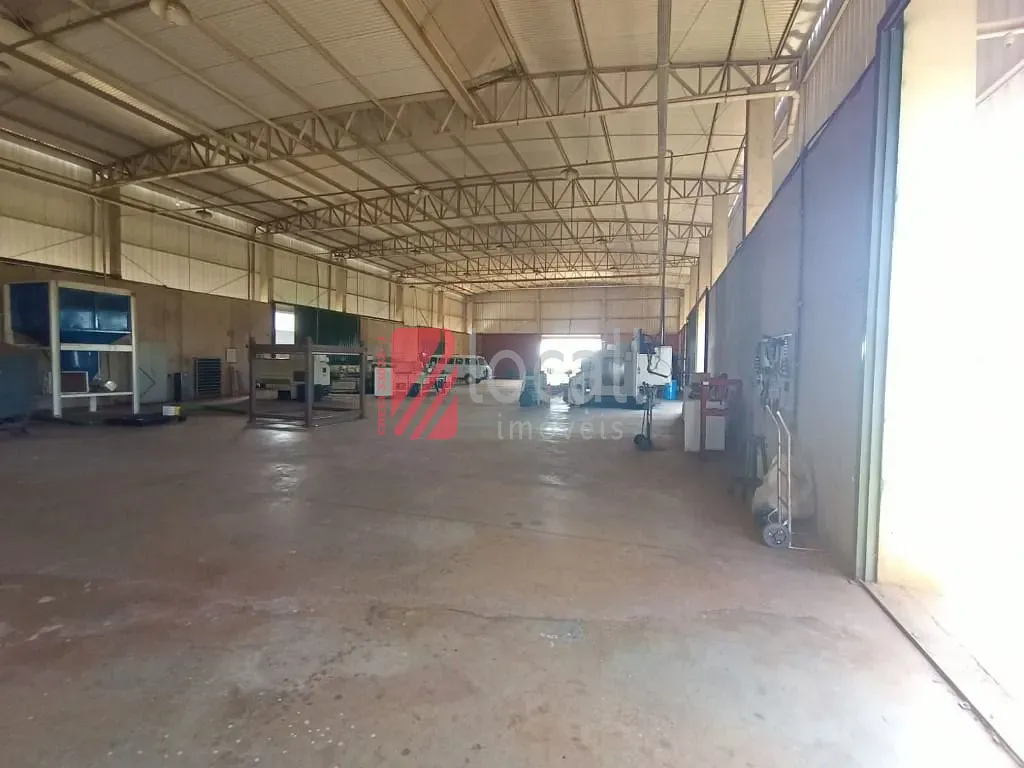 Galpão / Depósito / Armazém  para aluguel, 1200m² — foto 2 de 15