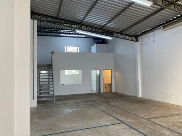 Foto do Galpão / Barracão - Galpão para alugar, 217 m² por R$ 4.200,00/mês - Jardim da Granja - São José dos Campos/SP | RUSSI IMÓVEIS