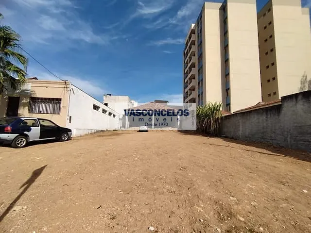 Galpão / Barracão com 900m², para alugar, no bairro Jardim Bela Vista em São José dos Campos