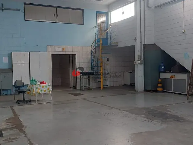 Galpão / Barracão com 300m², para alugar, no bairro Jardim Aclimação em Santo André