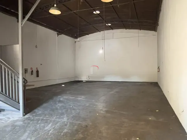 Galpão / Barracão com 258m², para alugar, no bairro Conjunto Café em Londrina