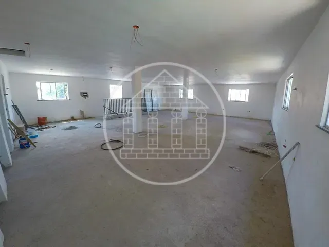 Galpão / Barracão com 240m², para alugar, no bairro Jardim Casa Grande em São Paulo