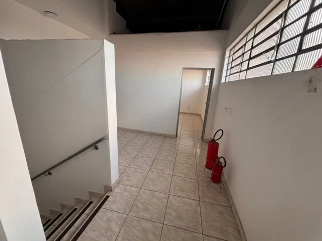Galpão / Barracão à venda ou para alugar, no bairro Parque das Nações em Santo André